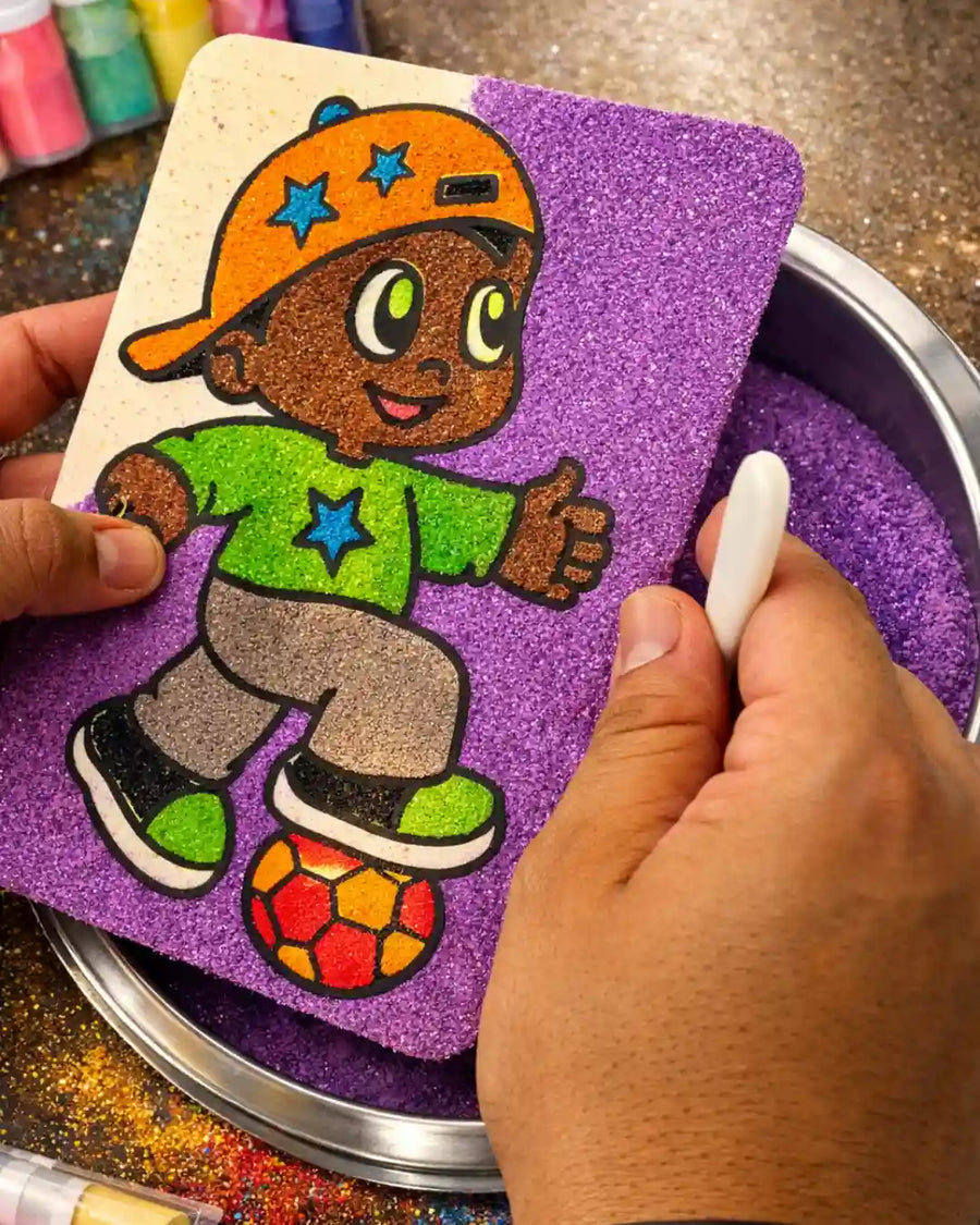 Niños coloreando con arena PintArena